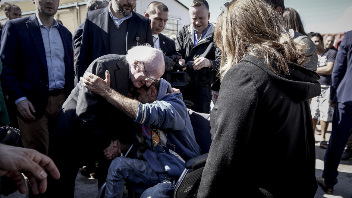 Προσφυγικό: Οι Έλληνες παράδειγμα για όλο τον κόσμο, δήλωσε ο Ιρλανδός πρόεδρος