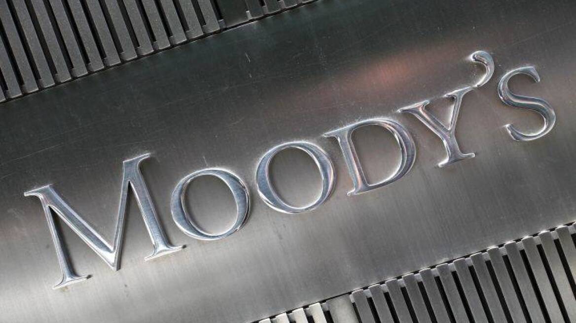 Moody’s: Θετικό πιστωτικά γεγονός η χαλάρωση των capital controls