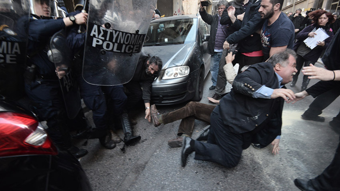 Άγριο ξύλο, χημικά και τραυματίες σε συμβολαιογραφείο