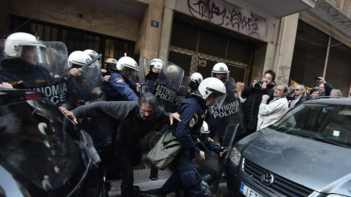 Ξύλο στους πλειστηριασμούς: Αγριεύει η βεντέτα ΣΥΡΙΖΑ – ΛΑΕ