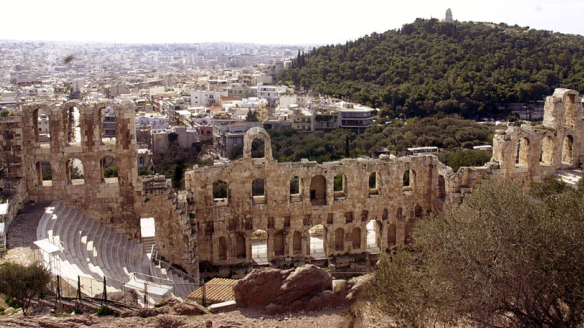 Το ΚΑΣ δίνει την πλατεία έξω από το Ηρώδειο στον Κωστέτσο για επίδειξη μόδας!