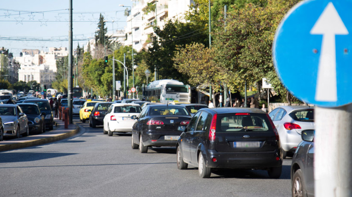 Βουλή: Αντισυνταγματική η σύνδεση των προστίμων για παραβάσεις του ΚΟΚ με το εισόδημα