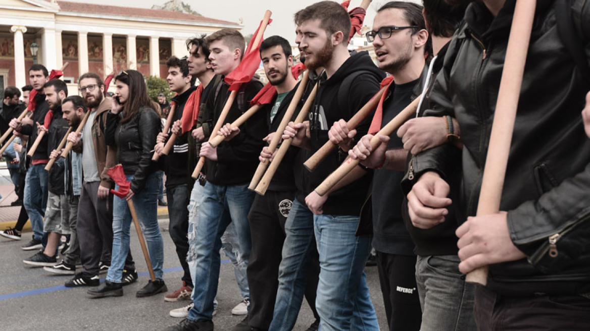 Σε εξέλιξη εκπαιδευτικό - φοιτητικό συλλαλητήριο στα Προπύλαια