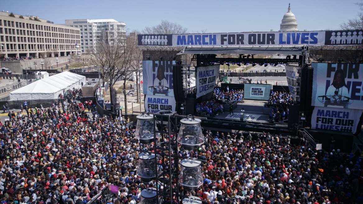 «March of our lives»: Κλούνεϊ, Πολ ΜακΚάρτνεϊ, Κιμ Καρντάσιαν στην πορεία κατά της οπλοκατοχής