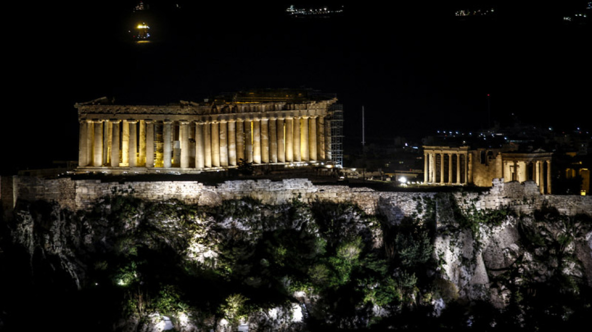 Φωτογραφίες: Η Ακρόπολη έσβησε τα φώτα της για την «Ώρα Γης»