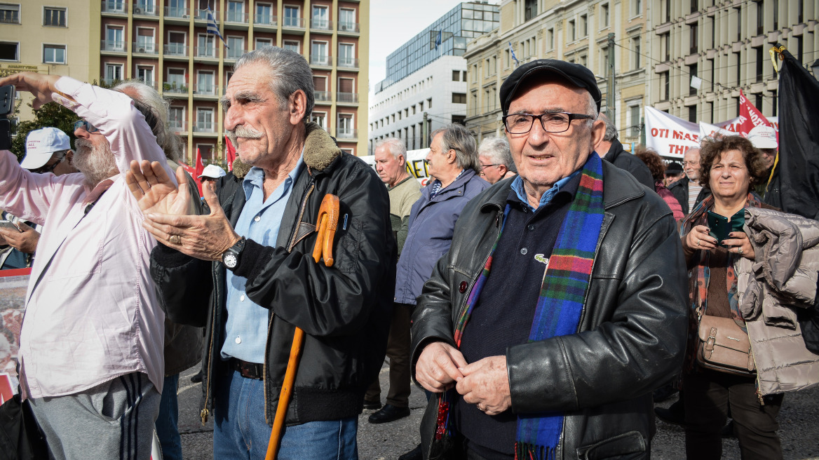 Περιορισμό της εξουσίας των δικαστηρίων να επιδικάζουν σωρρηδόν αναδρομικά προτείνει ο Κουτεντάκης