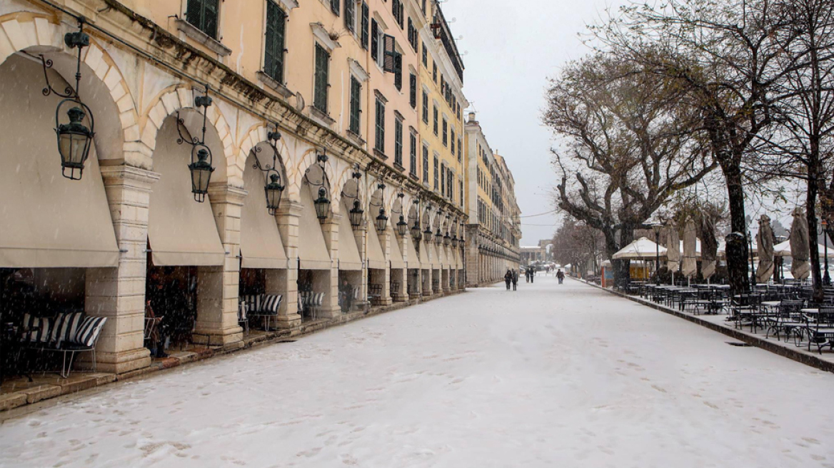 Καιρός: Στα λευκά μετά από 13 χρόνια η Κέρκυρα