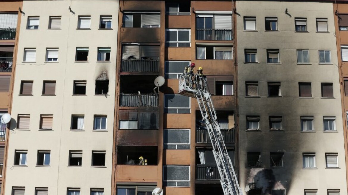 Τραγωδία στην Καταλονία: Τρεις νεκροί και 16 τραυματίες από φωτιά σε πολυκατοικία