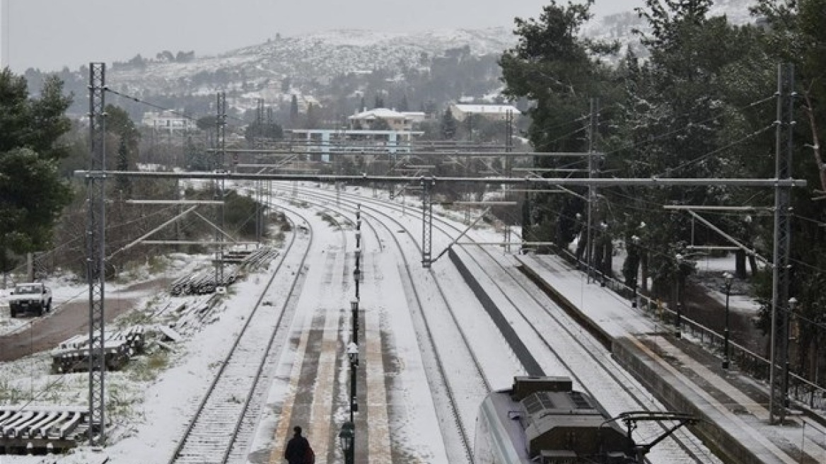 ΤΡAΙΝΟΣΕ: Αναστολή δρομολογίων και καθυστερήσεις λόγω της συνεχιζόμενης κακοκαιρίας