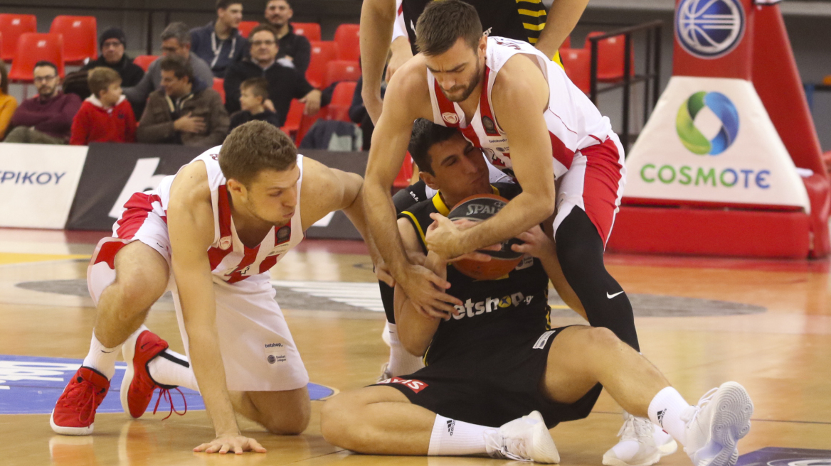 Basket League: Ολυμπιακός-ΑΕΚ 101-75: Άλλαξε τα… Φώτα στην ΑΕΚ ο Ολυμπιακός!