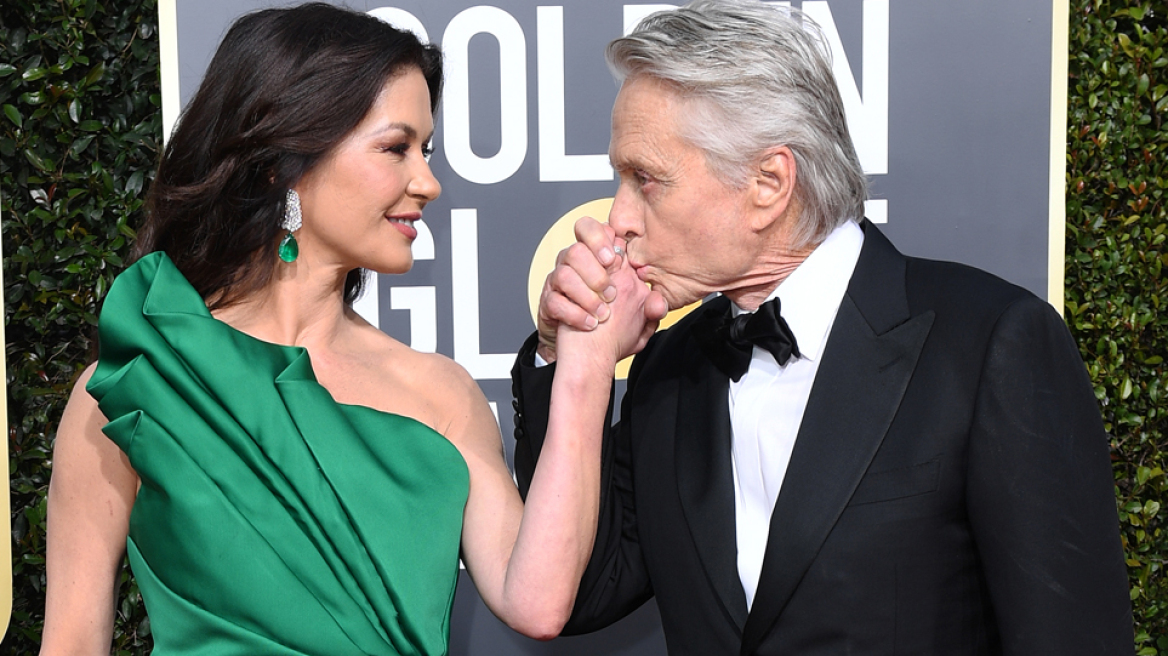 Χρυσές Σφαίρες: Η Catherine  Zeta Jones πανηγυρίζει τη νίκη του Michael Douglas