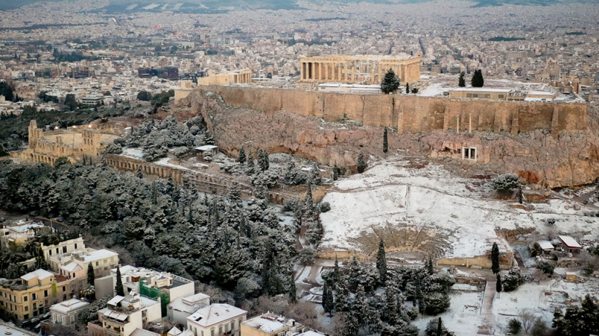 Στα λευκά η Αττική από τον Τηλέμαχο: Χιόνι και στο κέντρο της Αθήνας