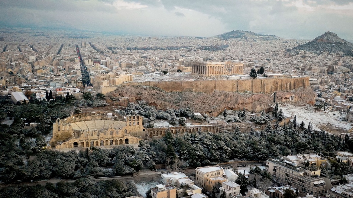 Χιόνια στην Ακρόπολη: Φωτογραφίες από το κέντρο της Αθήνας