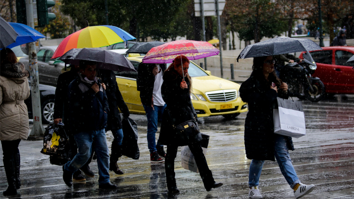 H «Υπατία» επιμένει με καταιγίδες, χιόνια στα βόρεια ορεινά και προβλήματα