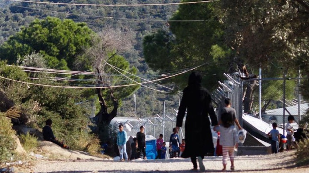 Die Zeit: Χιλιάδες μετανάστες, κυρίως Αλβανοί, επιστρέφουν από την Ελλάδα στην πατρίδα τους