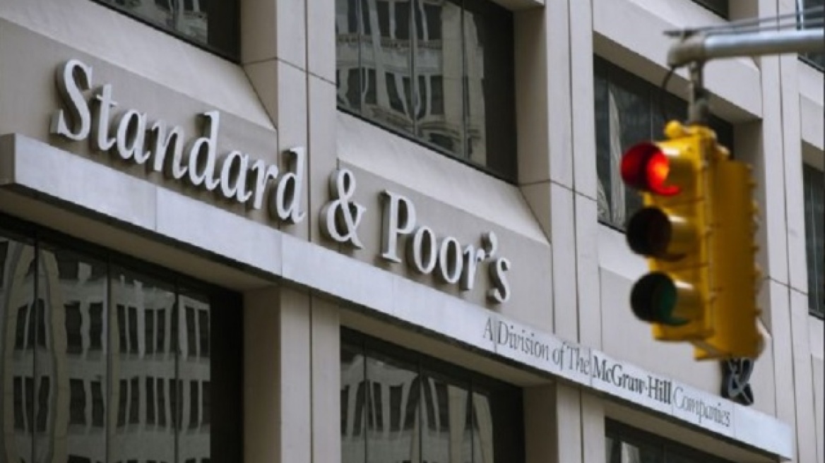 Standard & Poor's: Διατηρεί στο Β+ την αξιολόγηση της Ελλάδας