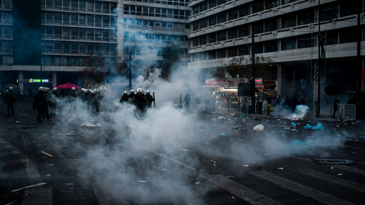 Ξένος Τύπος: Τον γύρο του κόσμου έκαναν τα επεισόδια στο Σύνταγμα