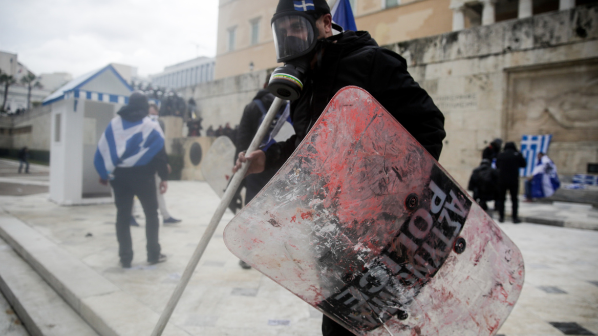 Ακραία στοιχεία τραυμάτισαν σοβαρά εικονολήπτη καταγγέλλει η ΕΡΤ