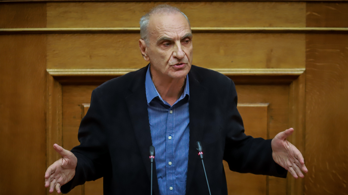 Βαρεμένος σε ΝΔ: Καρικατούρα σοβαρότητας - Κουμουτσάκος σε ΣΥΡΙΖΑ: Είστε πατριδοκάπηλοι