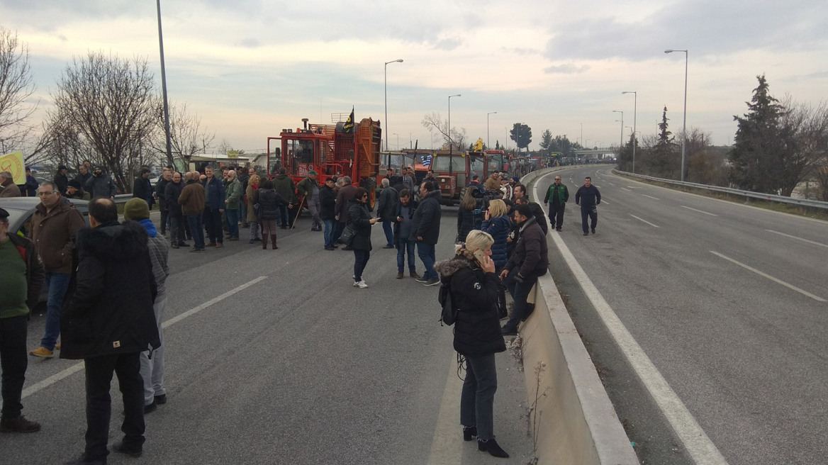 Μπλόκα στήνουν την Τετάρτη και οι αγρότες της Καρδίτσας