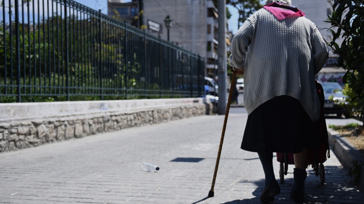 Λαμία: Μια 16χρονη και η 18χρονη συνεργός της ξάφρισαν γριούλα 