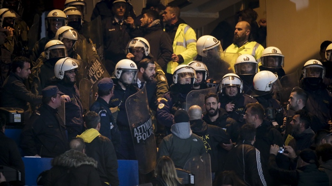 Επεισόδια κάτω από το μπουθ του ΠΑΟΚ στο ΟΑΚΑ