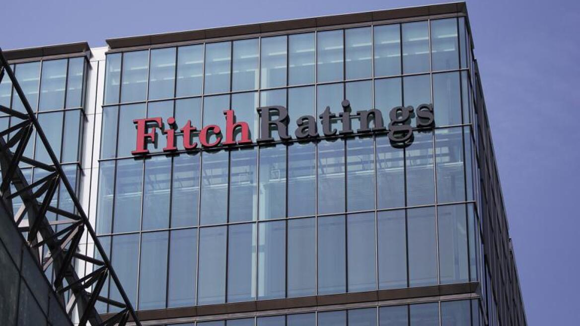 «Σκωτσέζικο ντους» από Fitch: Αμετάβλητη η αξιολόγηση για την Ελλάδα