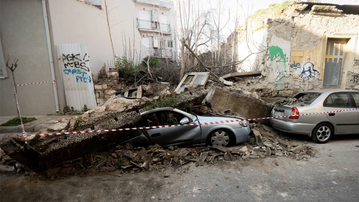 Κατέρρευσε ακατοίκητο σπίτι στο κέντρο της Αθήνας