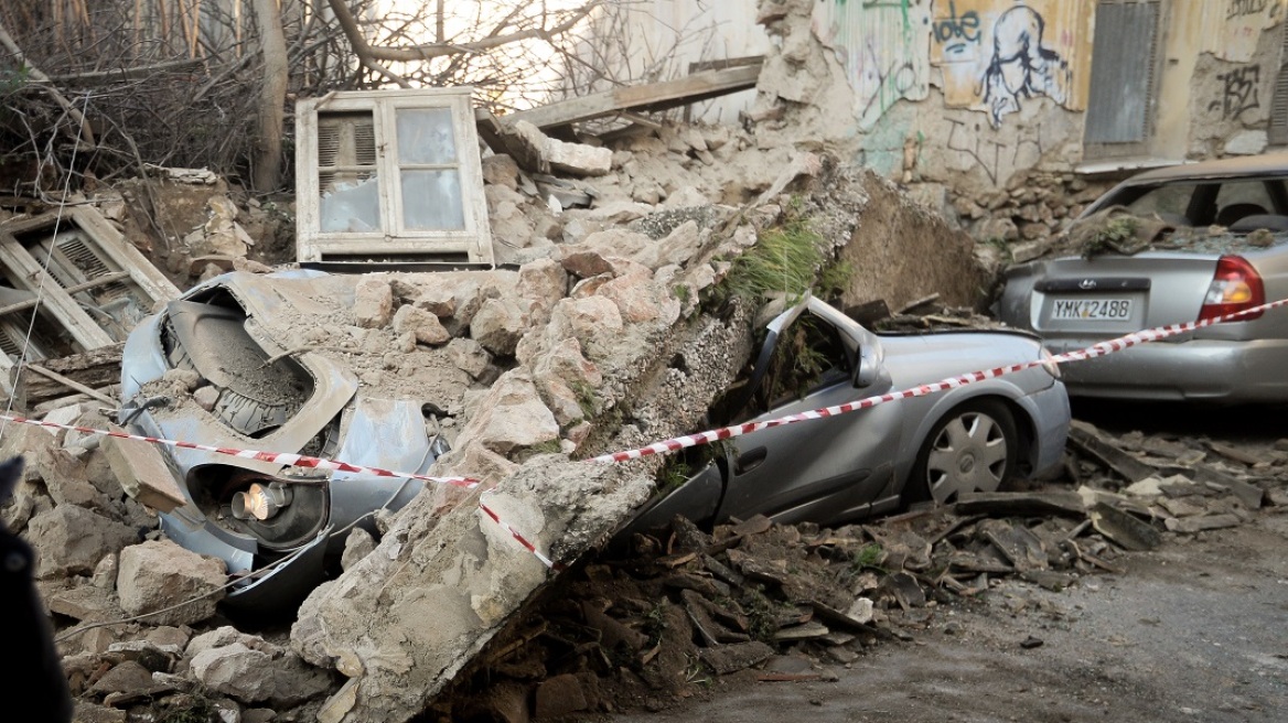 Τσελέντης για τα ετοιμόρροπα παλιά σπίτια στην Αθήνα: «Είναι εκατοντάδες, "φου" να κάνεις, γκρεμίζονται»