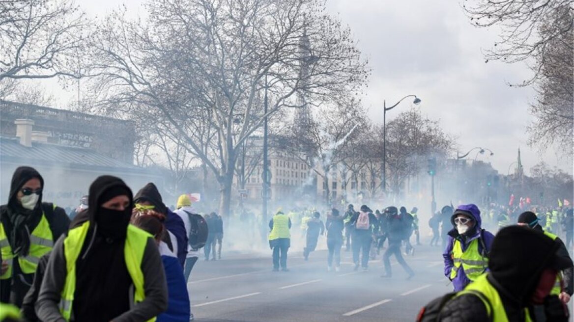 Κίτρινα γιλέκα: Γάλλοι φωτορεπόρτερ καταγγέλλουν ότι τους στοχοποίησε η αστυνομία