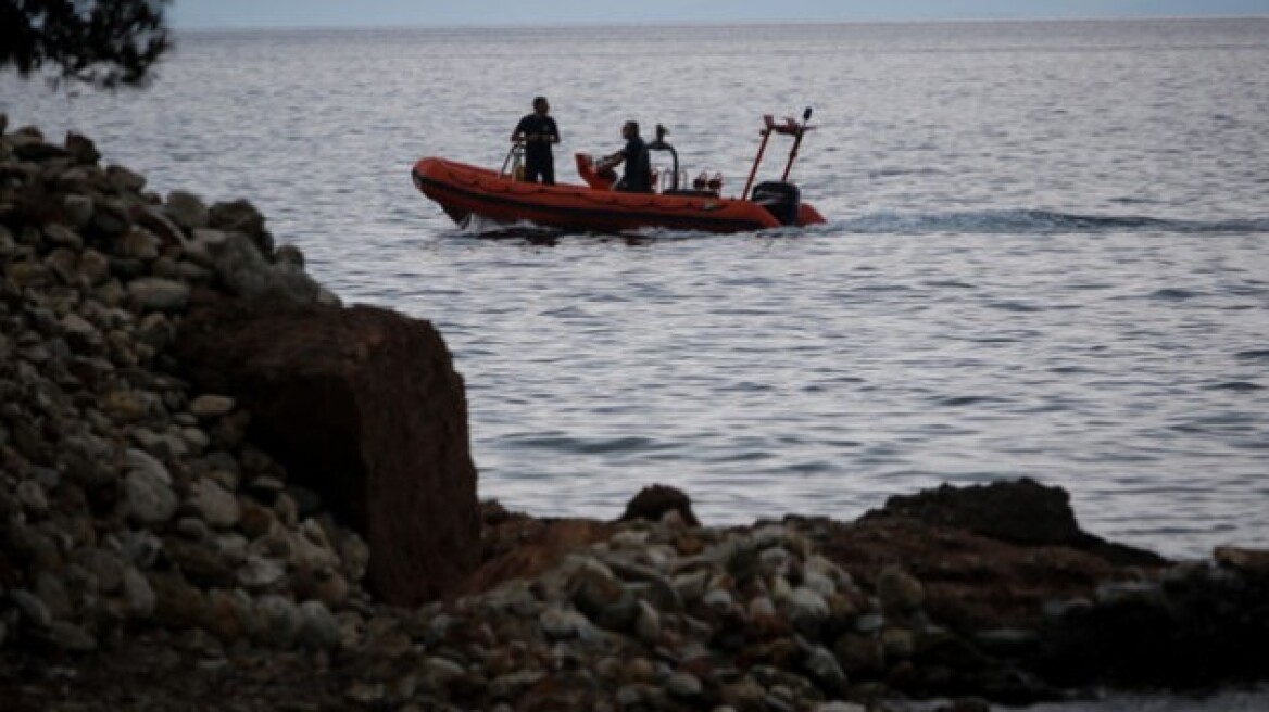 Θρίλερ στην Εύβοια: Βρέθηκε πτώμα πάνω σε βράχια 