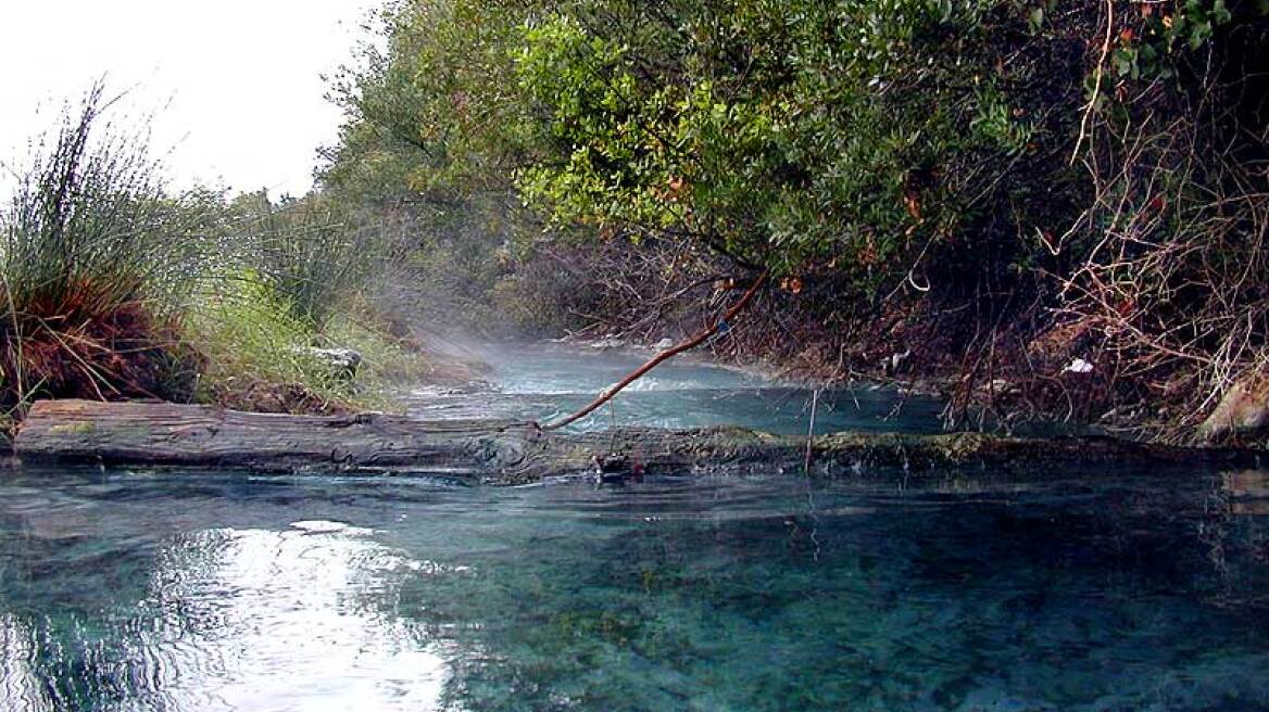 Θερμοπύλες: 75χρονος πήγε για ιαματικά λουτρά και του άνοιξαν το αυτοκίνητο