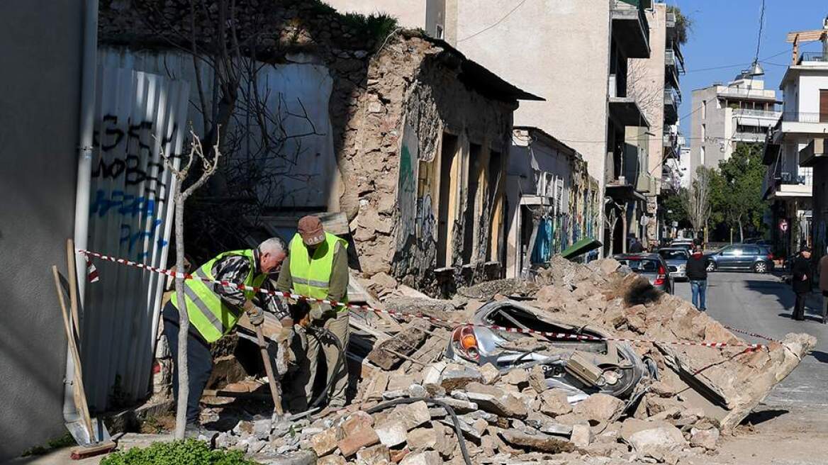 O Δήμος Αθηναίων προγραμματίζει 13 κατεδαφίσεις ετοιμόρροπων κτιρίων