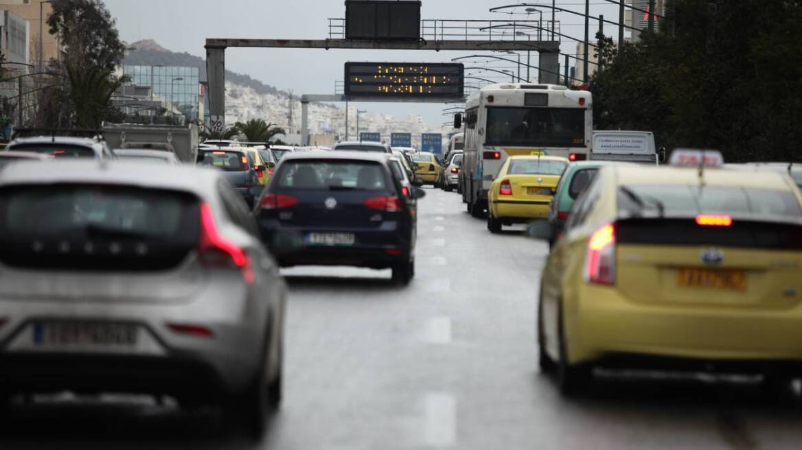 Αυξημένη η κίνηση στους δρόμους της Αθήνας