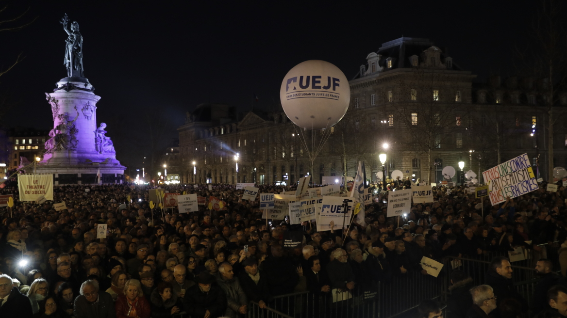 Παρίσι: Ολάντ και Σαρκοζί διαδήλωσαν κατά του αντισημιτισμού