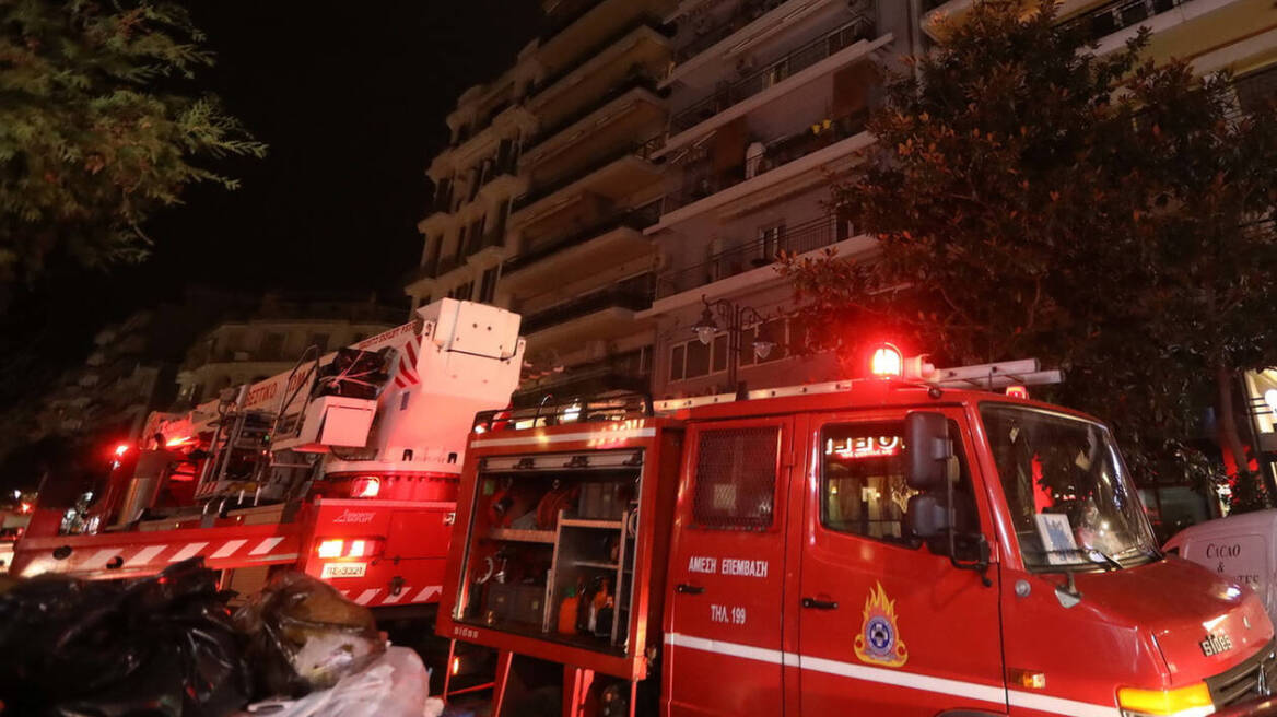 Φωτιά σε διαμέρισμα στην Κυψέλη: Στο νοσοκομείο μητέρα με το παιδί της