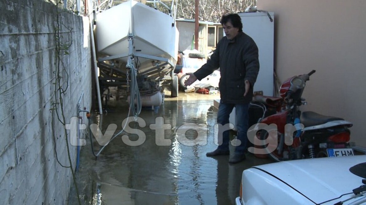 Παράξενο φαινόμενο στη Χαλκίδα: H γη... αναβλύζει νερό