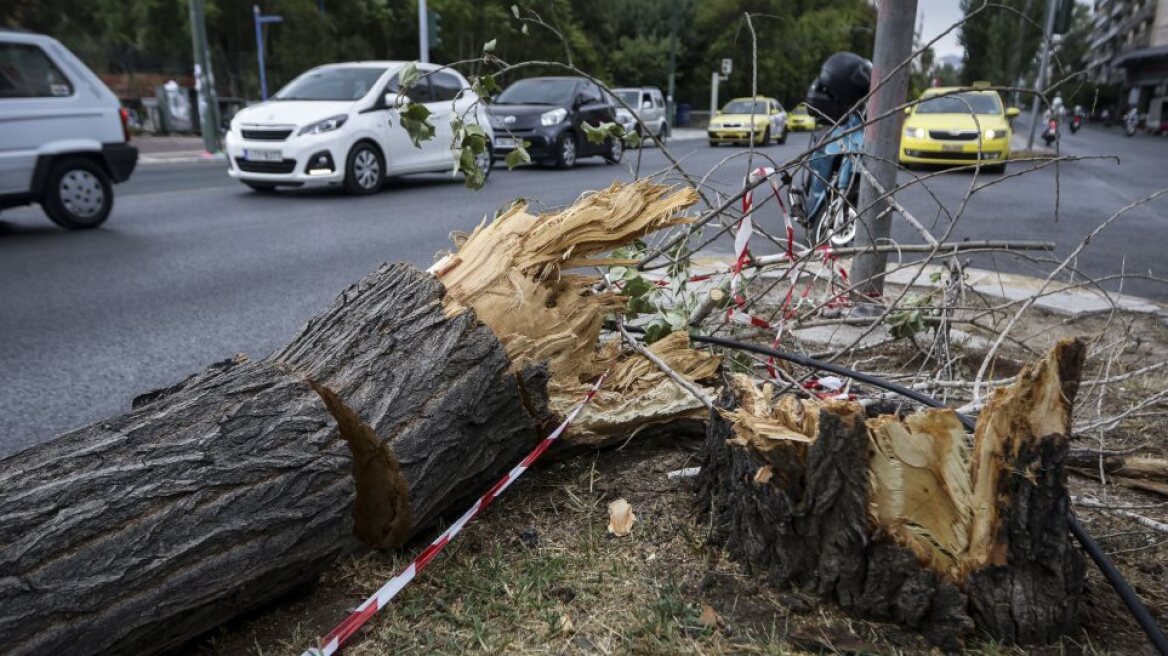 Κακοκαιρία: Σοβαρά προβλήματα στην ηλεκτροδότηση στην Αττική