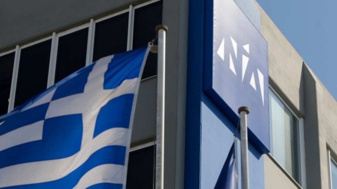 ΝΔ: Η κυβέρνηση τρέμει τις εκλογές - Παίζει με την ψήφο των Ελλήνων του εξωτερικού και την ποσόστωση των γυναικών