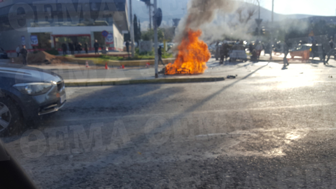 Τροχαίο στη Βουλιαγμένης -  Μηχανή τυλίχθηκε στις φλόγες