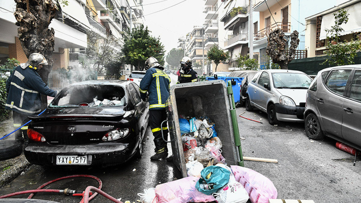 Νίκαια: Άγρια επεισόδια μεταξύ οπαδών - Στις φλόγες αυτοκίνητο