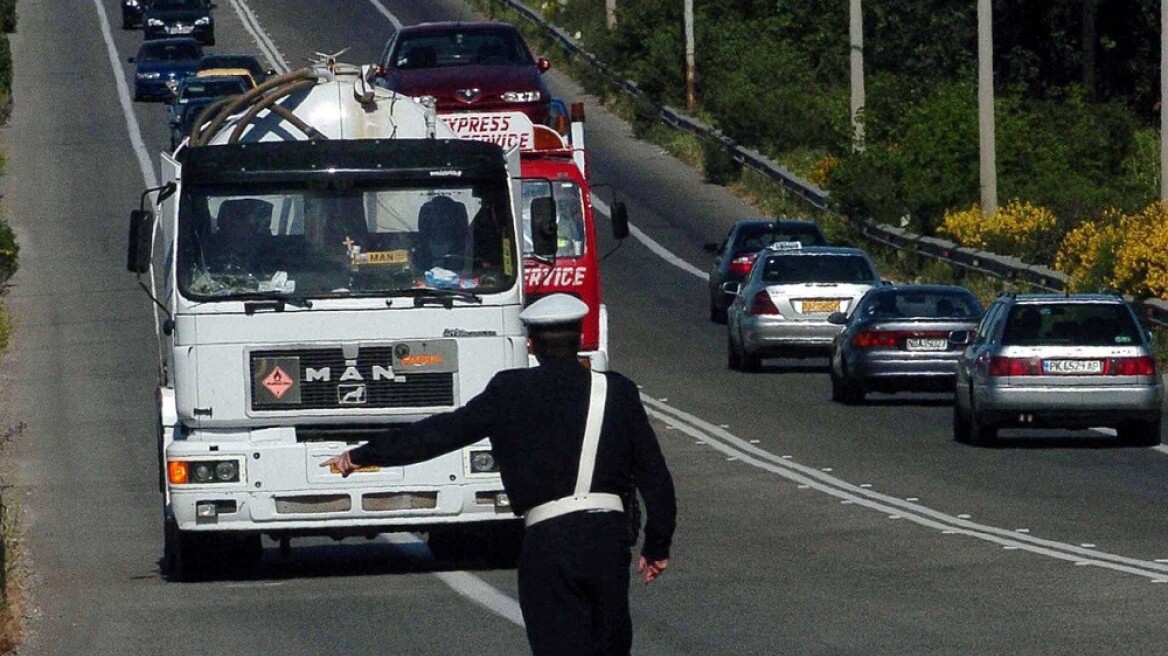 Με δορυφόρο θα παρακολουθεί η ΑΑΔΕ τα φορτηγά σε όλη την Ελλάδα