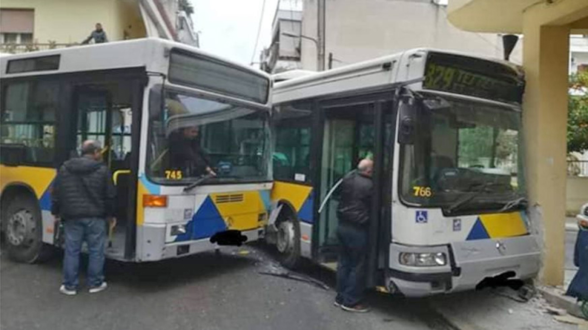 Σύγκρουση λεωφορείων στο Αιγάλεω - Έντεκα τραυματίες