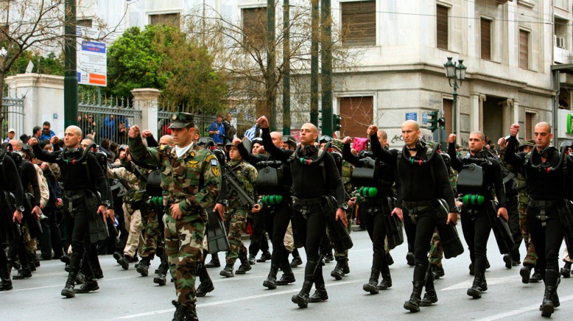 Το Λιμενικό απαγορεύει στους ΟΥΚάδες να απαγγείλουν συνθήματα στην παρέλαση! 