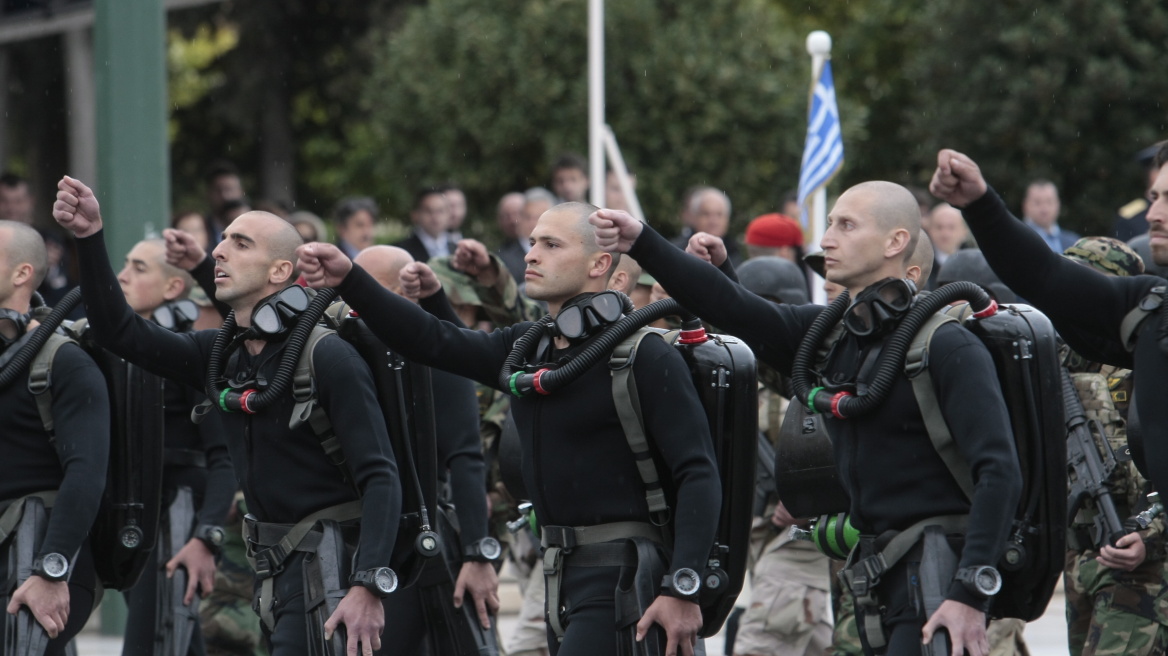 Διευκρινίσεις από το Λιμενικό για τους ΟΥΚάδες στην παρέλαση: Τραγούδια ναι, συνθήματα όχι