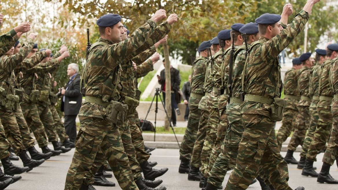 Λεωφορείο που μετέφερε φαντάρους συγκρούστηκε με φορτηγό