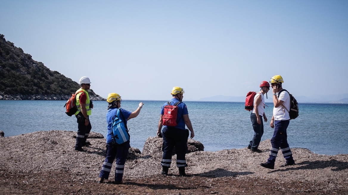 Ανατροπή καταμαράν στο Σχοινιά: Σώοι οι δύο επιβάτες