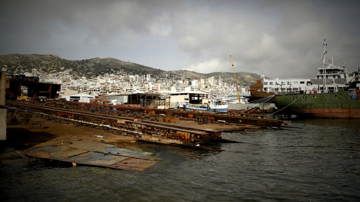 Εκπρόσωποι ναυπηγοεπισκευαστικών επιχειρήσεων ενημέρωσαν τον Χατζηδάκη για το Πέραμα