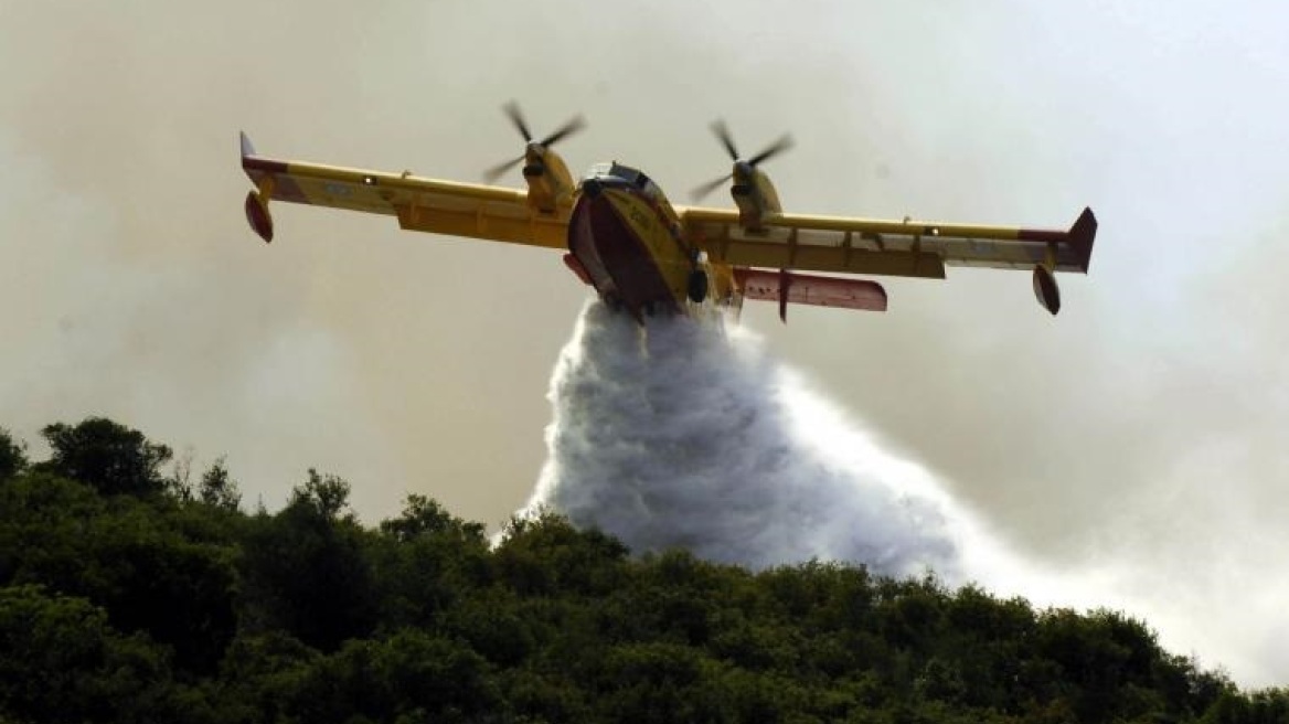 ΝΔ: Πέντε ερωτήματα για τα εναέρια πυροσβεστικά μέσα