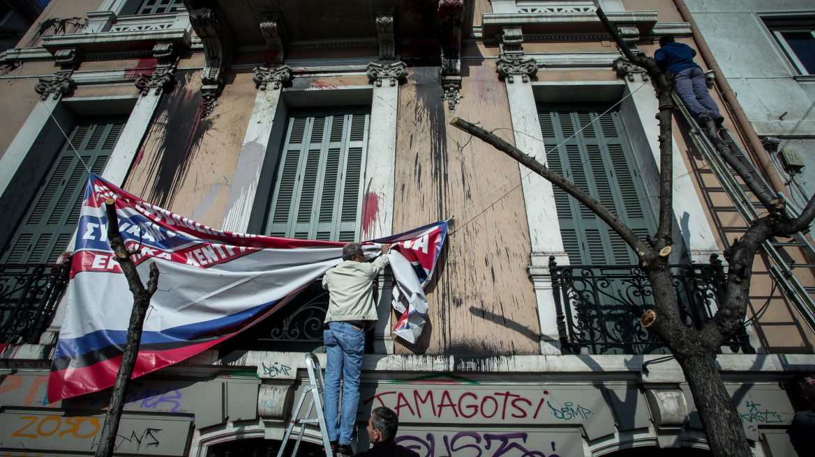 Μέλη του ΠΑΜΕ έκαναν κατάληψη στα γραφεία της ΓΣΕΕ 